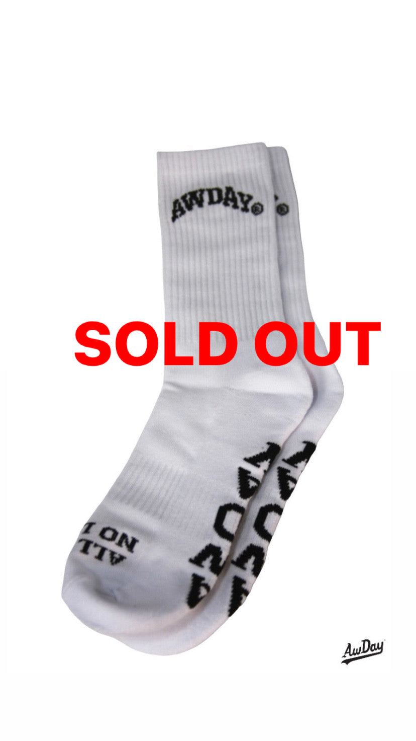AwDayยฎ ๐๐๐ญ๐ซ๐จ Extra Cushioned Socks (๐๐ก๐ข๐ญ๐)