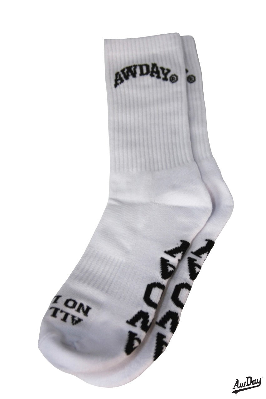 AwDayยฎ ๐๐๐ญ๐ซ๐จ Extra Cushioned Socks (๐๐ก๐ข๐ญ๐)